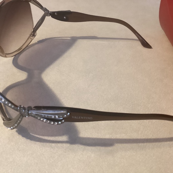 Sunglasses - Picture 4 of 6